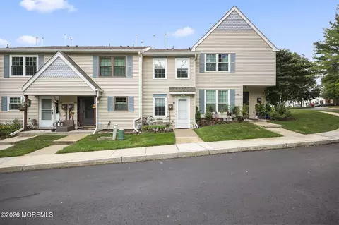 29 English Club Dr, Englishtown, NJ 07726