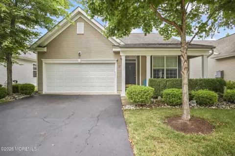 17 Silver Charm Rd, Manalapan, NJ 07726