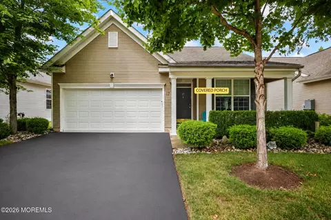 17 Silver Charm Rd, Manalapan, NJ 07726
