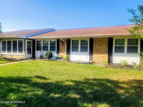 5 Yorkshire Ct # B, Manchester, NJ 08759