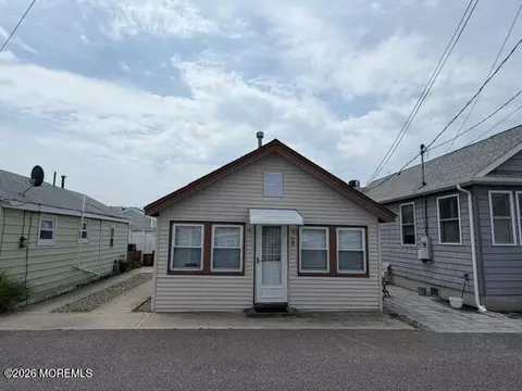 28 2nd Ln, Seaside Park, NJ 08752
