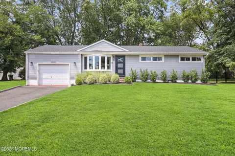 11 Cedarcrest Dr, Tinton Falls, NJ 07753