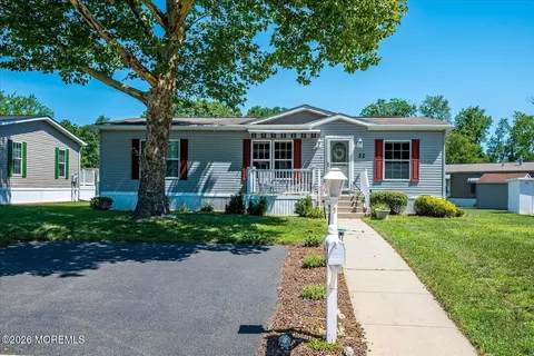 22 Easy St, Freehold, NJ 07728