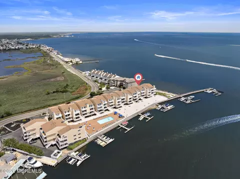 401 Bay Shore Dr #18B, Barnegat, NJ 08005