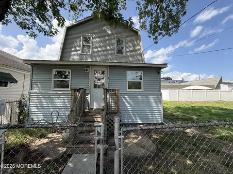 5 Leroy Pl, Keansburg, NJ 07734