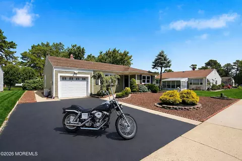 266 Westbrook Dr, Toms River, NJ 08757
