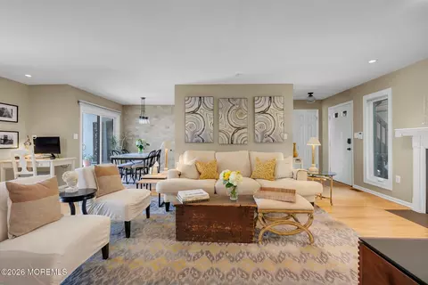 33 Tower Hill Dr, Red Bank, NJ 07701