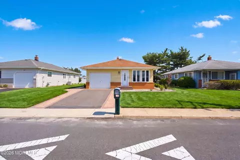 20 Tortola St, Toms River, NJ 08757
