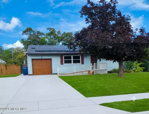 9 Green Ridge Dr, Toms River, NJ 08757