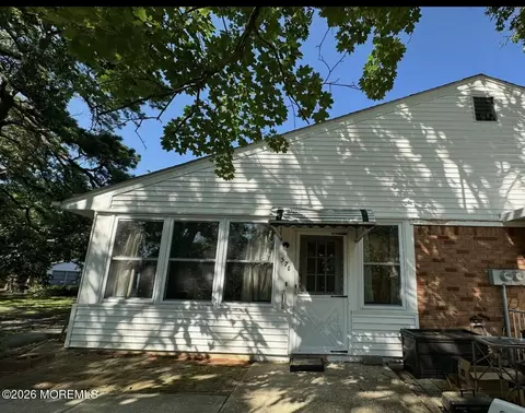 57 C St John Pl, Whiting, NJ 08759