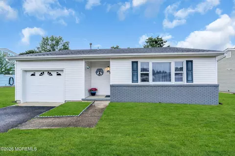 214 Westbrook Dr, Toms River, NJ 08757