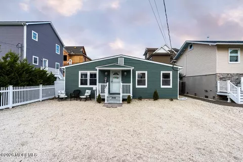 316 6th Ave, Seaside Heights, NJ 08751
