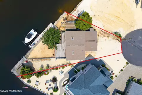 72 Rosalyn Dr, Beach Haven West, NJ 08050