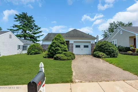 21 Woodstock Ln, Manchester, NJ 08759