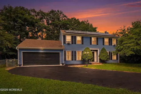 22 Kim Ln, Toms River, NJ 08755
