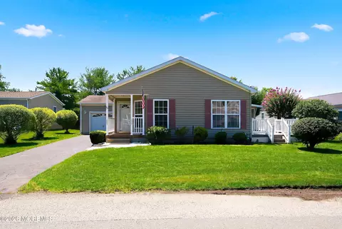 25 Fort Lee Dr, Manahawkin, NJ 08050