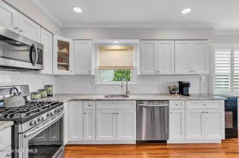 Kitchen - 49 Sidney Ct, Brick, NJ 08724 photo 3 of 4