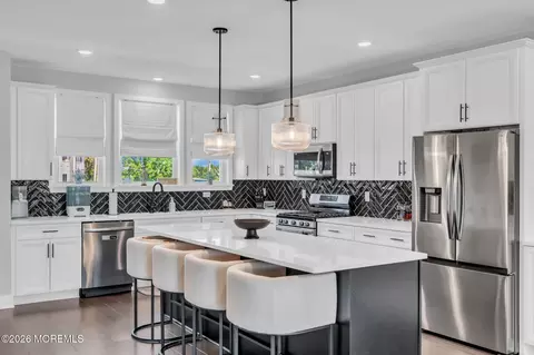 12 Raritan Cv, Keyport, NJ 07735
