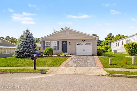 2 Virgin Islands Dr, Toms River, NJ 08757