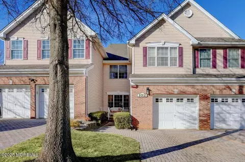 102 Whitlock Ct, Manalapan, NJ 07726