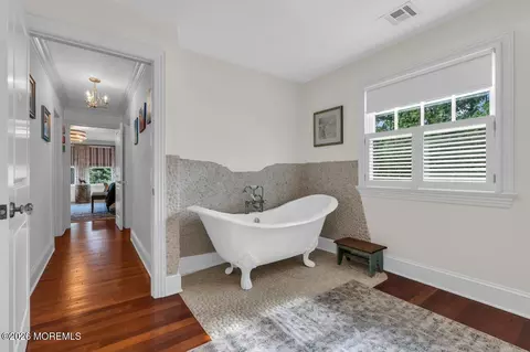 Bath - 8 Ridge Rd, Rumson, NJ 07760 photo 5 of 13