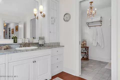 Bath - 8 Ridge Rd, Rumson, NJ 07760 photo 7 of 13