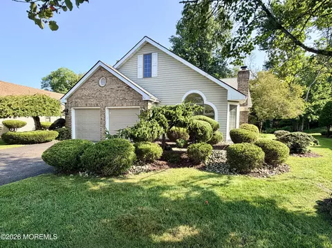 24 Abbey Ln, Marlboro, NJ 07746
