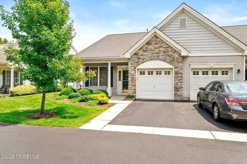 101 Meadowlark Dr, Hamilton, NJ 08690