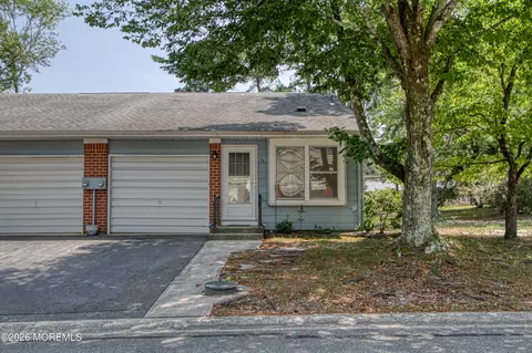 2 Lexington Dr #B, Whiting, NJ 08759