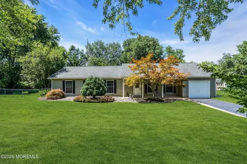 Exterior - 2 York Cir, Jackson, NJ 08527 photo 4 of 13