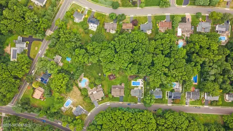 5 Brookside Cir, Marlboro, NJ 07746