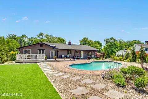2 Belaire Rd, Marlboro, NJ 07746