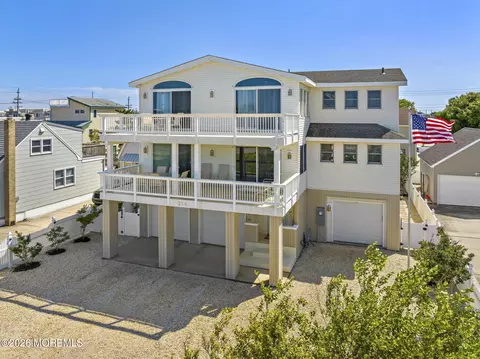 214 W 4th St, Ship Bottom, NJ 08008