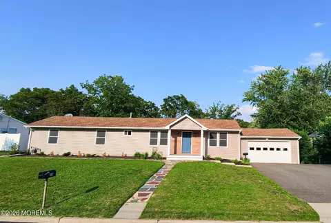 18 Arlyn Dr, Howell, NJ 07731