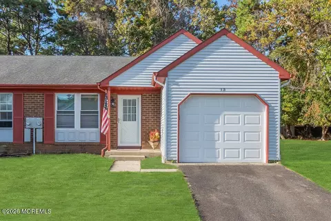 5 Winthrop Pl #B, Whiting, NJ 08759