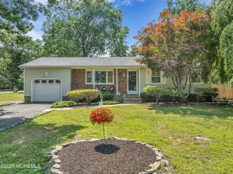 35 Dugan Ln, Toms River, NJ 08755