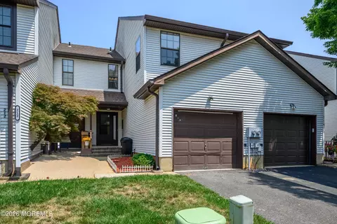 213 Longwood Dr #21-3, Englishtown, NJ 07726