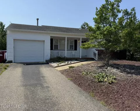 67 Carlisle Rd, Toms River, NJ 08757