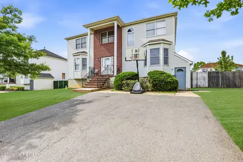 13 Independence Ct, Lakewood, NJ 08701
