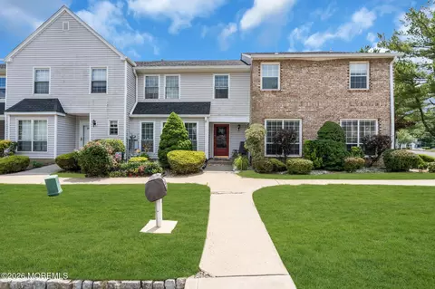 200 Franklin Pl, Morganville, NJ 07751