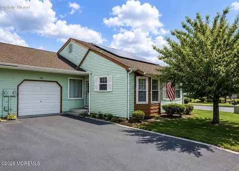 4 Hawthorne St #64, Whiting, NJ 08759