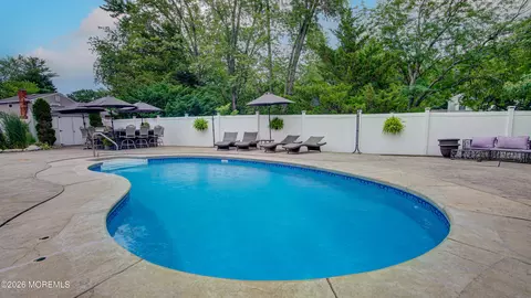 Exterior - 5 Bugle Ct, Howell, NJ 07731 photo 5 of 7