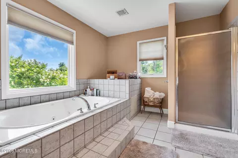 Bath - 73 Paulson Rd, Wrightstown, NJ 08562 photo 1 of 1