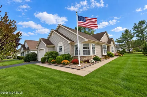 2748 Meadow Lake Dr, Toms River, NJ 08755