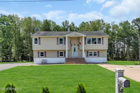 1560 Salem St, Lakewood, NJ 08701