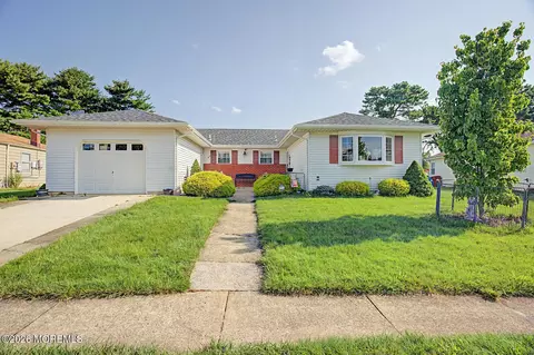 6 Pala St, Toms River, NJ 08757