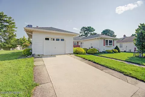 6 Pala St, Toms River, NJ 08757
