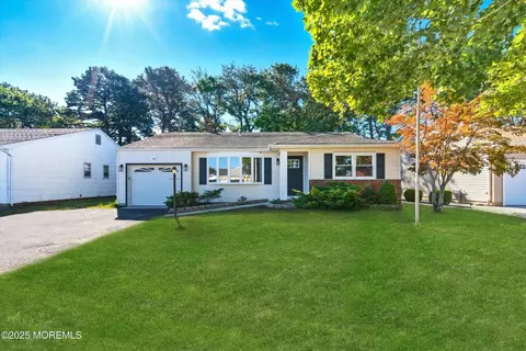 34 Westport Dr, Toms River, NJ 08757