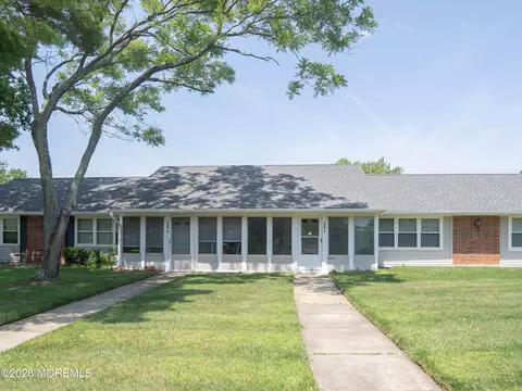 228 Buckingham Ct # B, Lakewood, NJ 08701