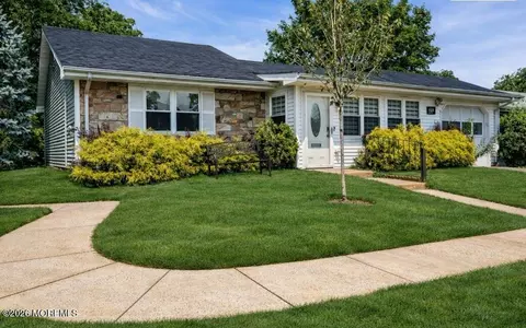 66 Ivy Ct # A, Lakewood, NJ 08701